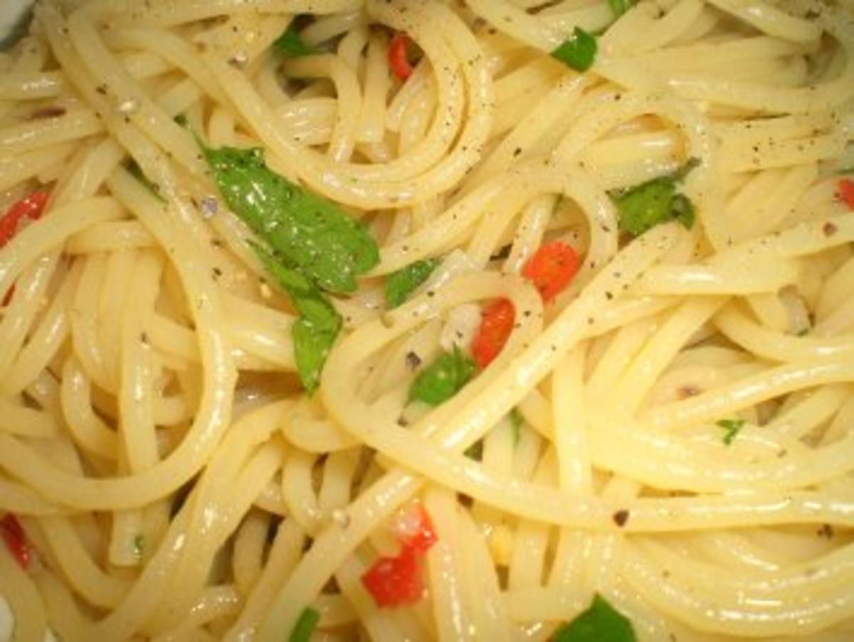 Spaghetti aglio e olio mit Sardellen und Habaneros - Rezept