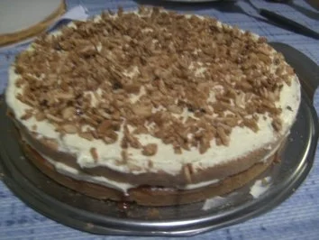 Buttercremtorte  in einer Schoko-Haube - Rezept - Bild Nr. 9