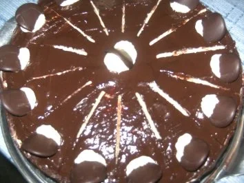 Buttercremtorte  in einer Schoko-Haube - Rezept - Bild Nr. 12