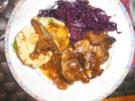 Rehkeule gefüllt im Speckmantel mit Apfelrotkohl - Rezept
