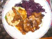 Rehkeule gefüllt im Speckmantel mit Apfelrotkohl - Rezept
