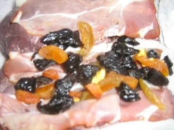 Rehkeule gefüllt im Speckmantel mit Apfelrotkohl - Rezept - Bild Nr. 3