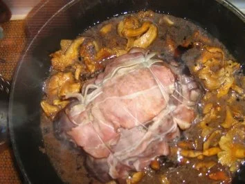 Rehkeule gefüllt im Speckmantel mit Apfelrotkohl - Rezept - Bild Nr. 5