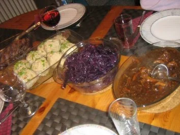 Rehkeule gefüllt im Speckmantel mit Apfelrotkohl - Rezept - Bild Nr. 8