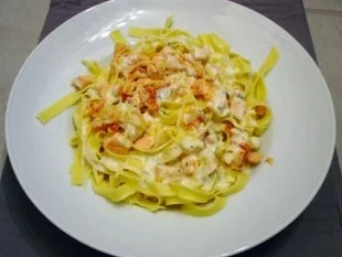Tagliatelle mit Hummer-Lachs-Sahnesauce - Rezept