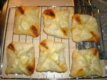 Chilli can corne im Blätterteigmantel - Rezept