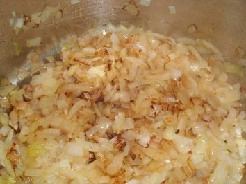 Rezept: Suppe: Zwiebelsuppe Lämmchen Bild Nr. 3 Suppe: Zwiebelsuppe Lämmchen - Rezept - Bild Nr. 3