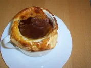 Wildsuppe unter einer Blätterteighaube - Rezept