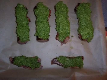 Rehrücken im Speckmantel unter einer Kräuterkruste überbacken an Serviettenknödeln - Rezept