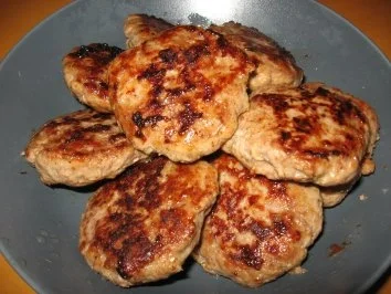 Rezept: Oma Karolines Nachkriegs-Frikadellen Oma Karolines Nachkriegs-Frikadellen - Rezept