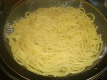 Rezept: Pasta: Spaghetti-Pizza Bild Nr. 3 Pasta: Spaghetti-Pizza - Rezept - Bild Nr. 3