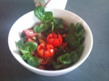 Rezept: Feldsalat mit Hänchenbruststreifen Bild Nr. 2 Feldsalat mit Hänchenbruststreifen - Rezept - Bild Nr. 2