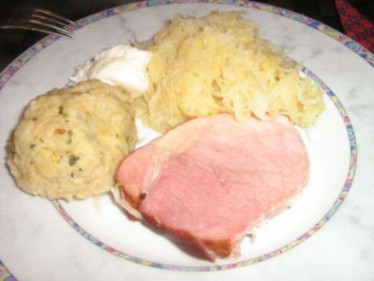 Bilder für Schäufele mit Sauerkraut und Pfifferlingknödel - Rezept