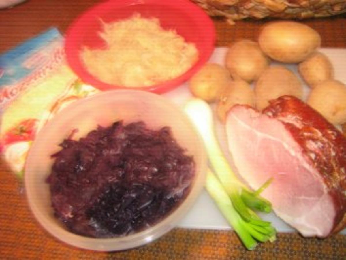 Rotkrautauflauf mit Kartoffeln und Schäufelestreifen - Rezept - Bild Nr. 2