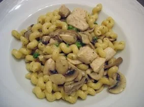 Spirelli mit Hähnchen-Pilz-Soße - Rezept