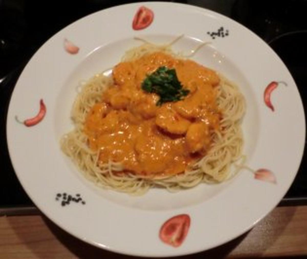 Spaghetti mit Garnelen und Tomaten-Knoblauch-Sahne-Soße - Rezept