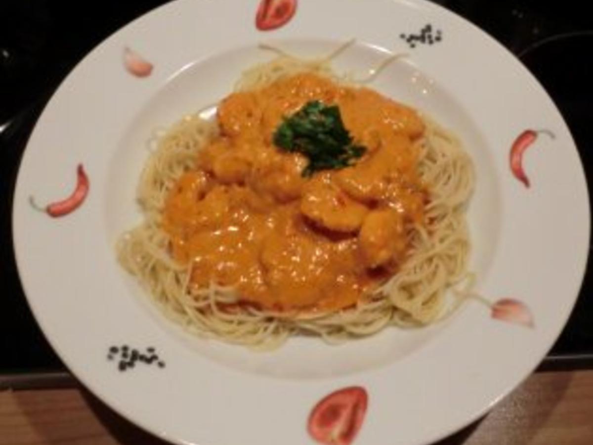Spaghetti mit Garnelen und Tomaten-Knoblauch-Sahne-Soße - Rezept ...