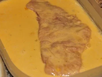 Schnitzel mit Haselnuss-Rosinen-Panade und Wedges - Rezept - Bild Nr. 3