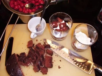 Rezept: Desserts: Schwarzwaldbecher Bild Nr. 3 Desserts: Schwarzwaldbecher - Rezept - Bild Nr. 3