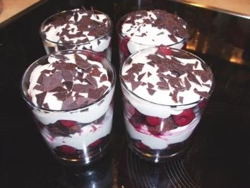 Rezept: Desserts: Schwarzwaldbecher Bild Nr. 4 Desserts: Schwarzwaldbecher - Rezept - Bild Nr. 4
