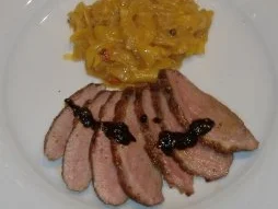 Rezept: Entenbrust mit Mango-Zwiebel-Chutney Entenbrust mit Mango-Zwiebel-Chutney - Rezept