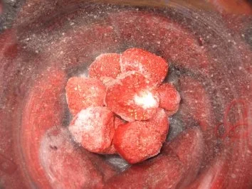 Cocktail: Frozen Strawberry Daiquiri mit Wodka satt Rum - Rezept - Bild Nr. 2