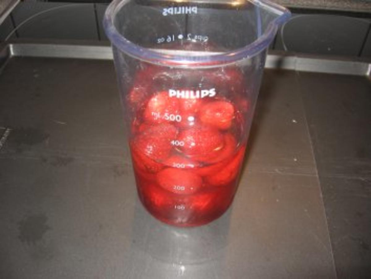 Cocktail: Frozen Strawberry Daiquiri mit Wodka satt Rum - Rezept - Bild Nr. 5