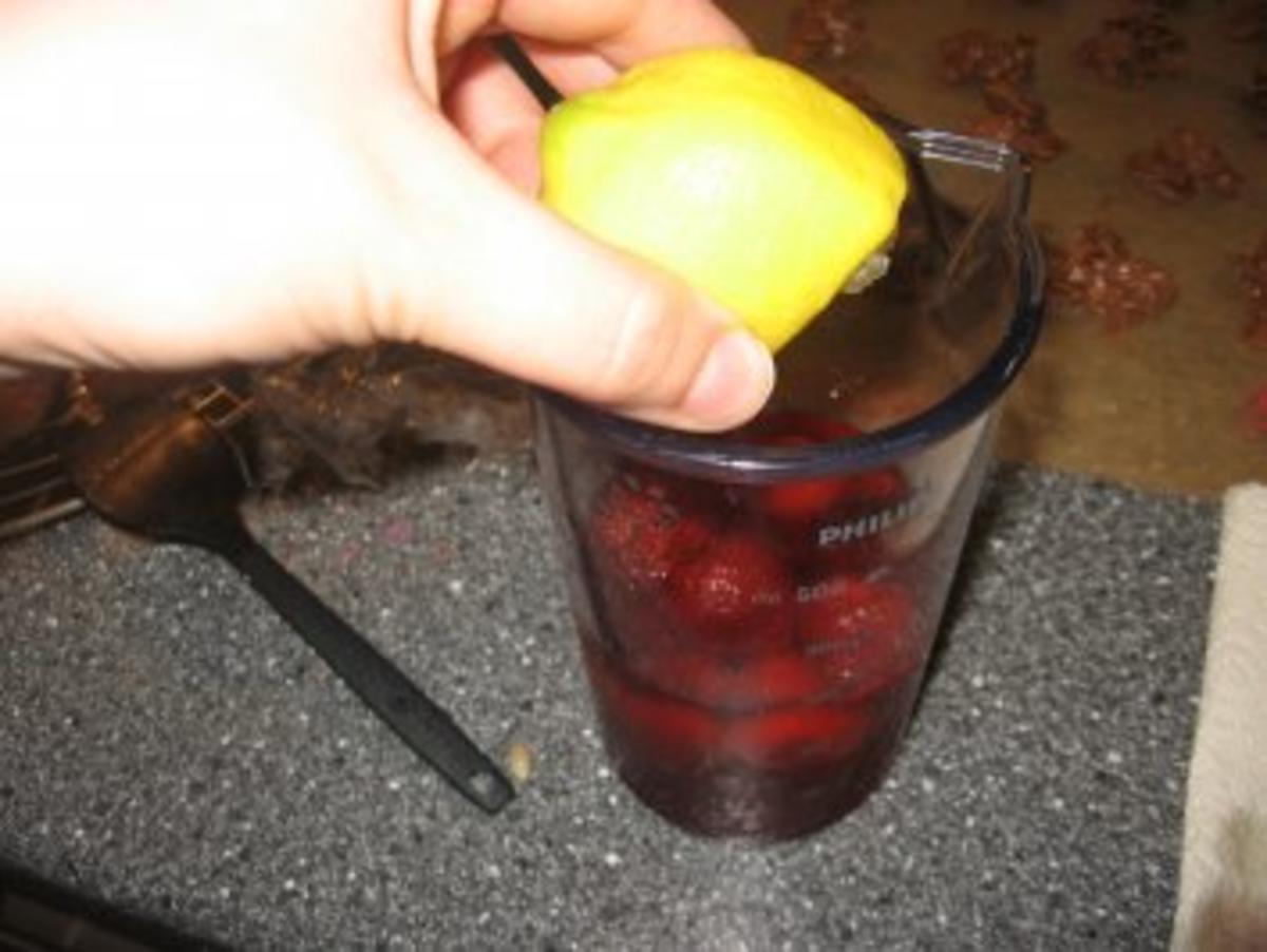 Cocktail: Frozen Strawberry Daiquiri mit Wodka satt Rum - Rezept - Bild Nr. 6