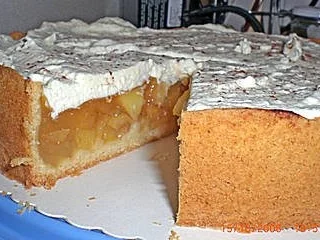 Rezept: Apfelkuchen mit Zimt-Sahnehaube Apfelkuchen mit Zimt-Sahnehaube - Rezept