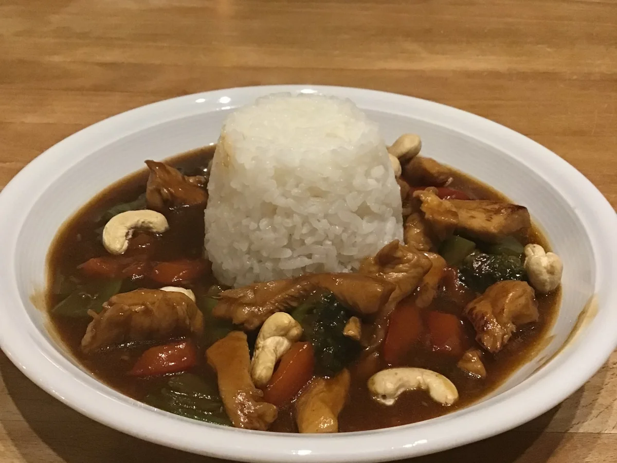 Gebratenes Hühnerfleisch mit Gemüse in Hoi-Sin-Sauce; scharf - Rezept - Bild Nr. 9