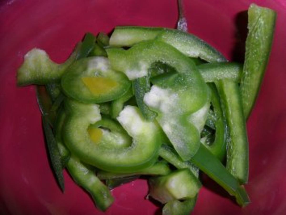 Gebratenes Hühnerfleisch mit Gemüse in Hoi-Sin-Sauce; scharf - Rezept - Bild Nr. 5
