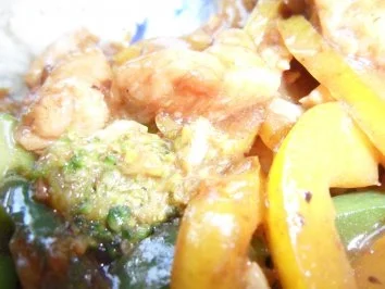 Gebratenes Hühnerfleisch mit Gemüse in Hoi-Sin-Sauce; scharf - Rezept - Bild Nr. 8