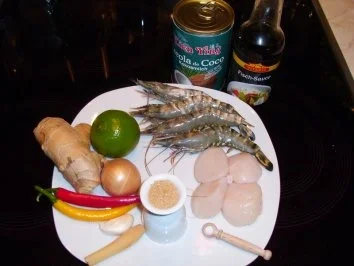 Suppe: Chilli-Kokos-Suppe mit Garnelen und Jacobsmuscheln - Rezept - Bild Nr. 2