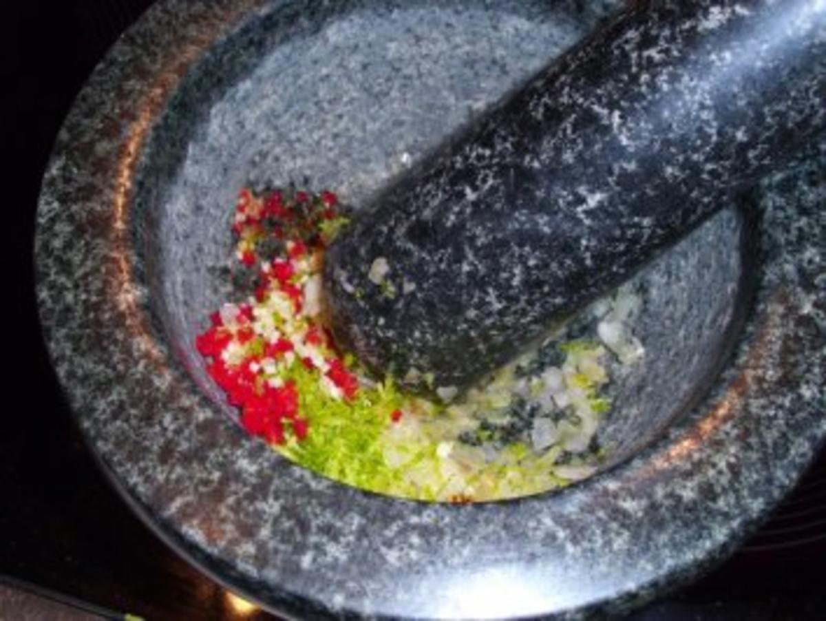 Suppe: Chilli-Kokos-Suppe mit Garnelen und Jacobsmuscheln - Rezept - Bild Nr. 3