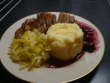 Rezept: Entenbrust mit beschwipsten Kirschen und Spitzkohl Bild Nr. 5 Entenbrust mit beschwipsten Kirschen und Spitzkohl - Rezept - Bild Nr. 5