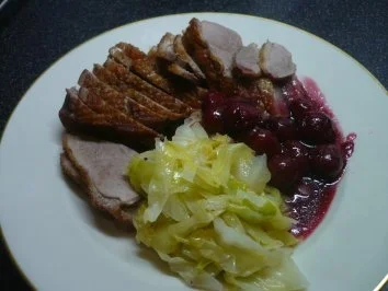 Rezept: Entenbrust mit beschwipsten Kirschen und Spitzkohl Bild Nr. 6 Entenbrust mit beschwipsten Kirschen und Spitzkohl - Rezept - Bild Nr. 6