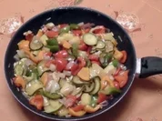 Süßsaueres Pfannengemüse karamelisiert - Rezept