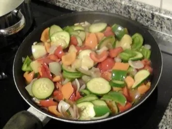 Süßsaueres Pfannengemüse karamelisiert - Rezept - Bild Nr. 8