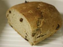 Brot/Brötchen: Bauerbrot mit Tomaten und Zwiebeln - Rezept