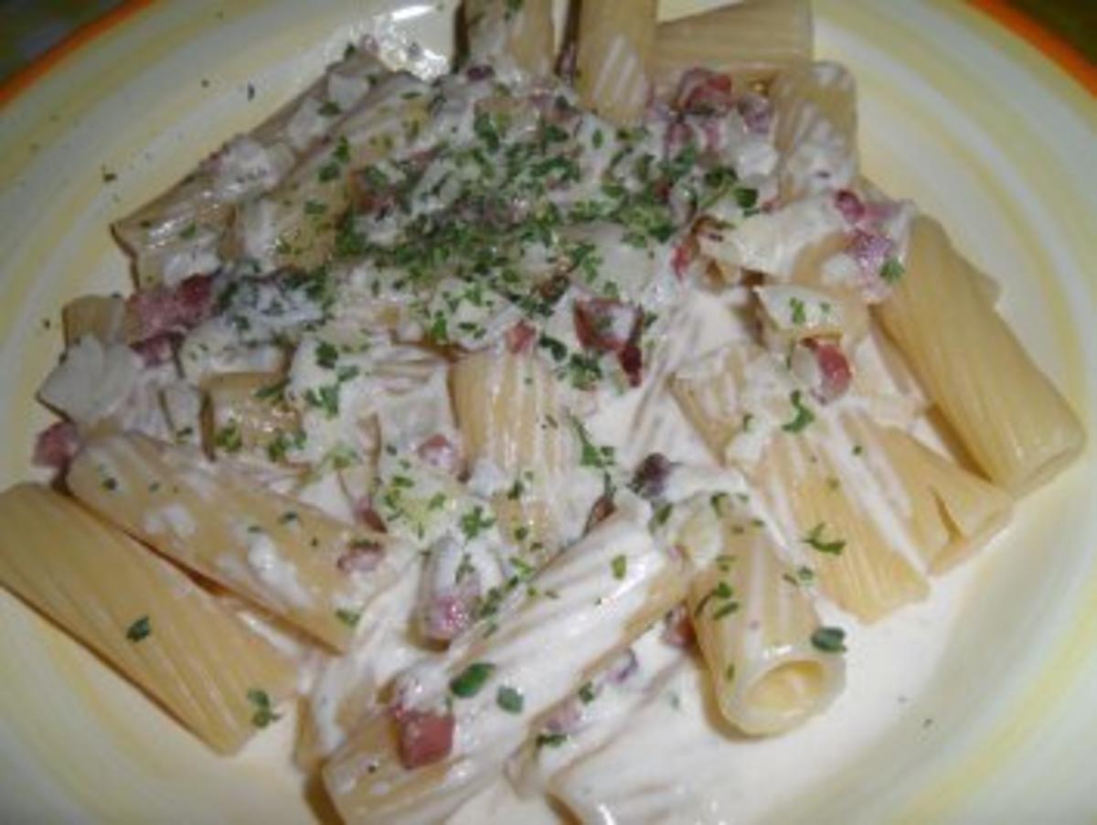 Tortiglioni in Gorgonzola-Speck-Sauce mit Sahne - Rezept - kochbar.de