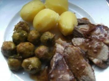 Rezept: Entenbrust in einer Hagebutten-Rotwein-Soße Entenbrust in einer Hagebutten-Rotwein-Soße - Rezept