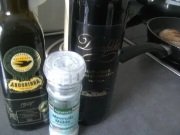 Rezept: Entenbrust in einer Hagebutten-Rotwein-Soße Bild Nr. 2 Entenbrust in einer Hagebutten-Rotwein-Soße - Rezept - Bild Nr. 2