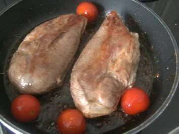 Rezept: Entenbrust in einer Hagebutten-Rotwein-Soße Bild Nr. 7 Entenbrust in einer Hagebutten-Rotwein-Soße - Rezept - Bild Nr. 7