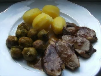 Rezept: Entenbrust in einer Hagebutten-Rotwein-Soße Bild Nr. 9 Entenbrust in einer Hagebutten-Rotwein-Soße - Rezept - Bild Nr. 9