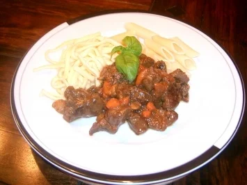 Rezept: Hirschgulasch mit Balsamicorahm Hirschgulasch mit Balsamicorahm - Rezept