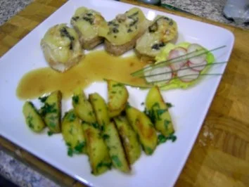 Medaillons m.Birne u.Blauschimmelkäse überbacken - Rezept