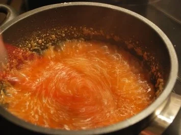 Rezept: Quark-Amarettini-Mousse mit Karamellsauce Bild Nr. 2 Quark-Amarettini-Mousse mit Karamellsauce - Rezept - Bild Nr. 2