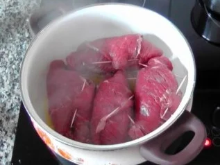 Rezept: Beefsteakrouladen Bild Nr. 7 Beefsteakrouladen - Rezept - Bild Nr. 7