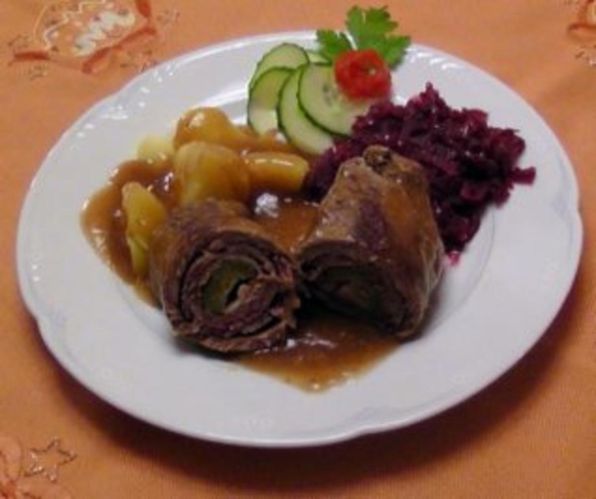 Beefsteakrouladenaus der Rinderoberschale (Beefsteak)geschnitten