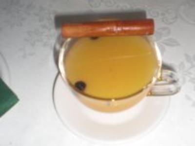 Rezept: Fruchtiger Weißweinpunsch Fruchtiger Weißweinpunsch - Rezept